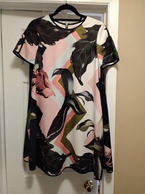 Ted baker new dres size s/ m beautiful color good price